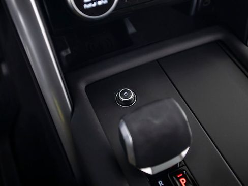 Used 2025 Land Rover Discovery Dynamic SE image 37