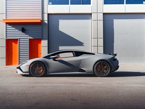 Used 2023 Lamborghini Huracan Tecnica RWD image 3