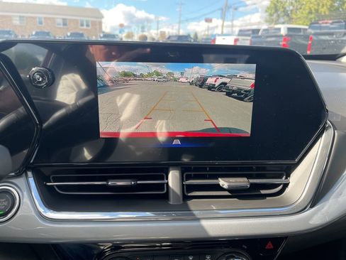 New 2026 Chevrolet Trax LT w/ Sunroof Package FWD image 19
