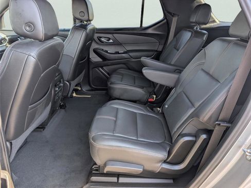 Used 2023 Chevrolet Traverse RS FWD image 33