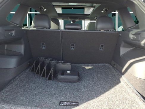 New 2026 Volkswagen Tiguan SE R-Line image 9