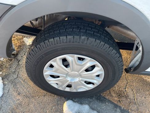 Used 2023 Ford Transit 350 XLT image 9