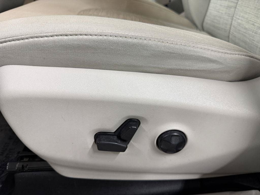 Used 2018 Chrysler Pacifica Touring Plus FWD image 11