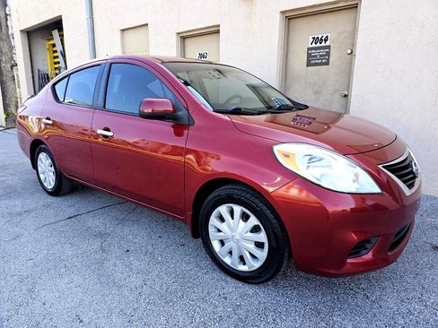 Used 2013 Nissan Versa SV image 5