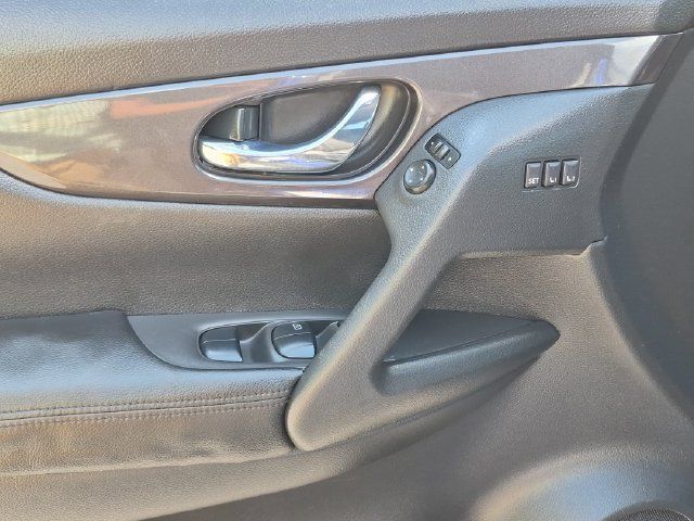Used 2020 Nissan Rogue SV w/ Premium Package FWD image 12