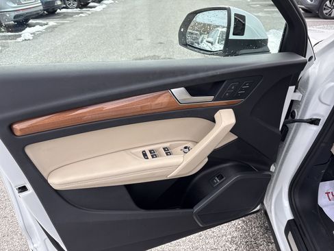 Used 2021 Audi Q5 Premium Plus w/ Premium Plus Package image 17