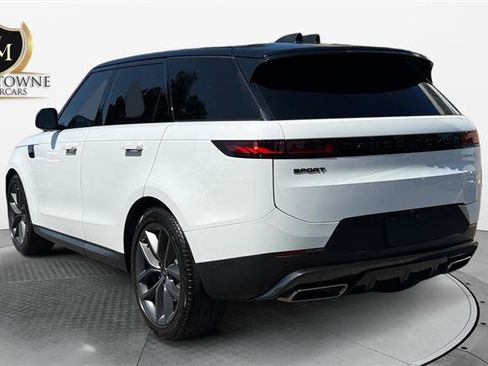 Used 2024 Land Rover Range Rover Sport SE AWD/4WD image 3