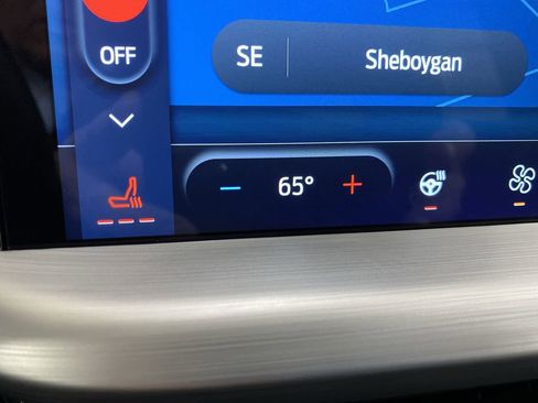 Used 2025 Ford Escape Platinum w/ Premium Technology Package image 8