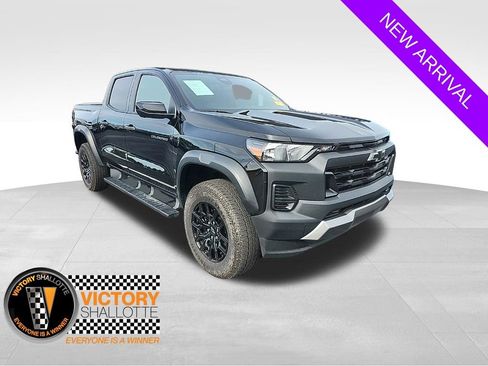 Used 2024 Chevrolet Colorado Trail Boss w/ Technology Package AWD/4WD image 1