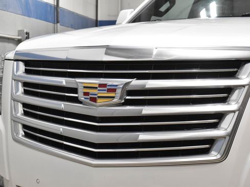 Used 2019 Cadillac Escalade Platinum image 35