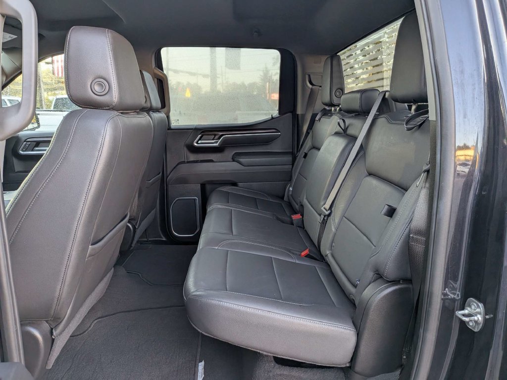 Used 2025 GMC Sierra 1500 SLT AWD/4WD image 14