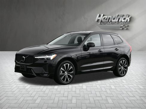 Used 2025 Volvo XC60 B5 Plus image 6