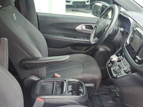 Used 2019 Chrysler Pacifica Touring Plus w/ S Appearance Package image 32