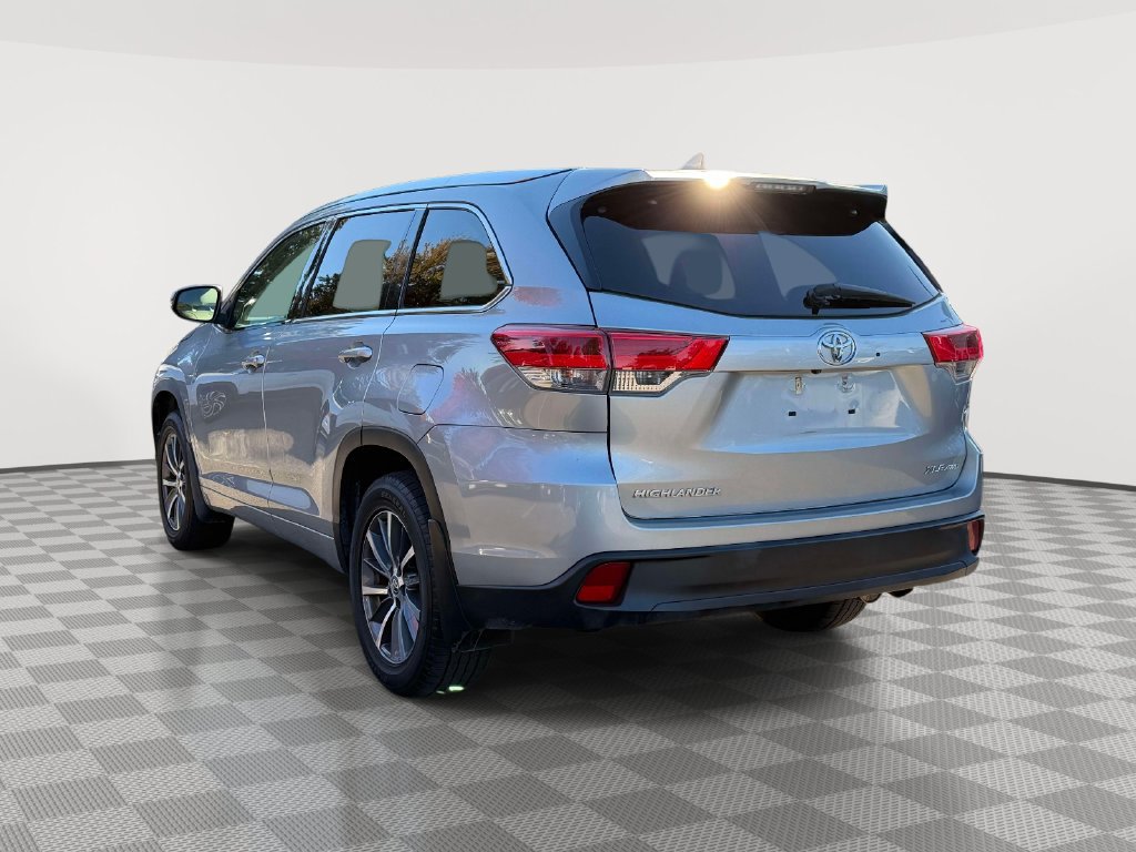 Used 2017 Toyota Highlander XLE AWD/4WD image 4
