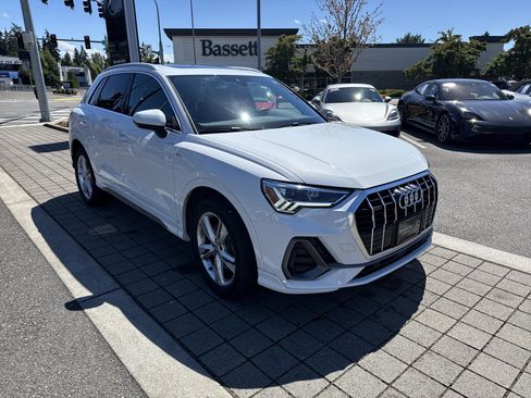 Used 2020 Audi Q3 2.0T Premium Plus w/ Premium Plus Package AWD/4WD image 8