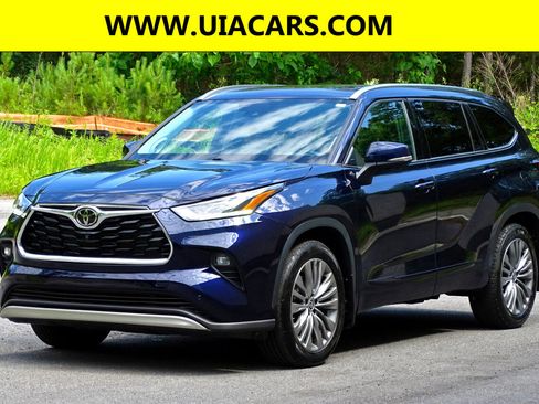 Used 2022 Toyota Highlander Platinum image 3