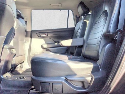 Used 2023 Toyota Highlander XLE image 20