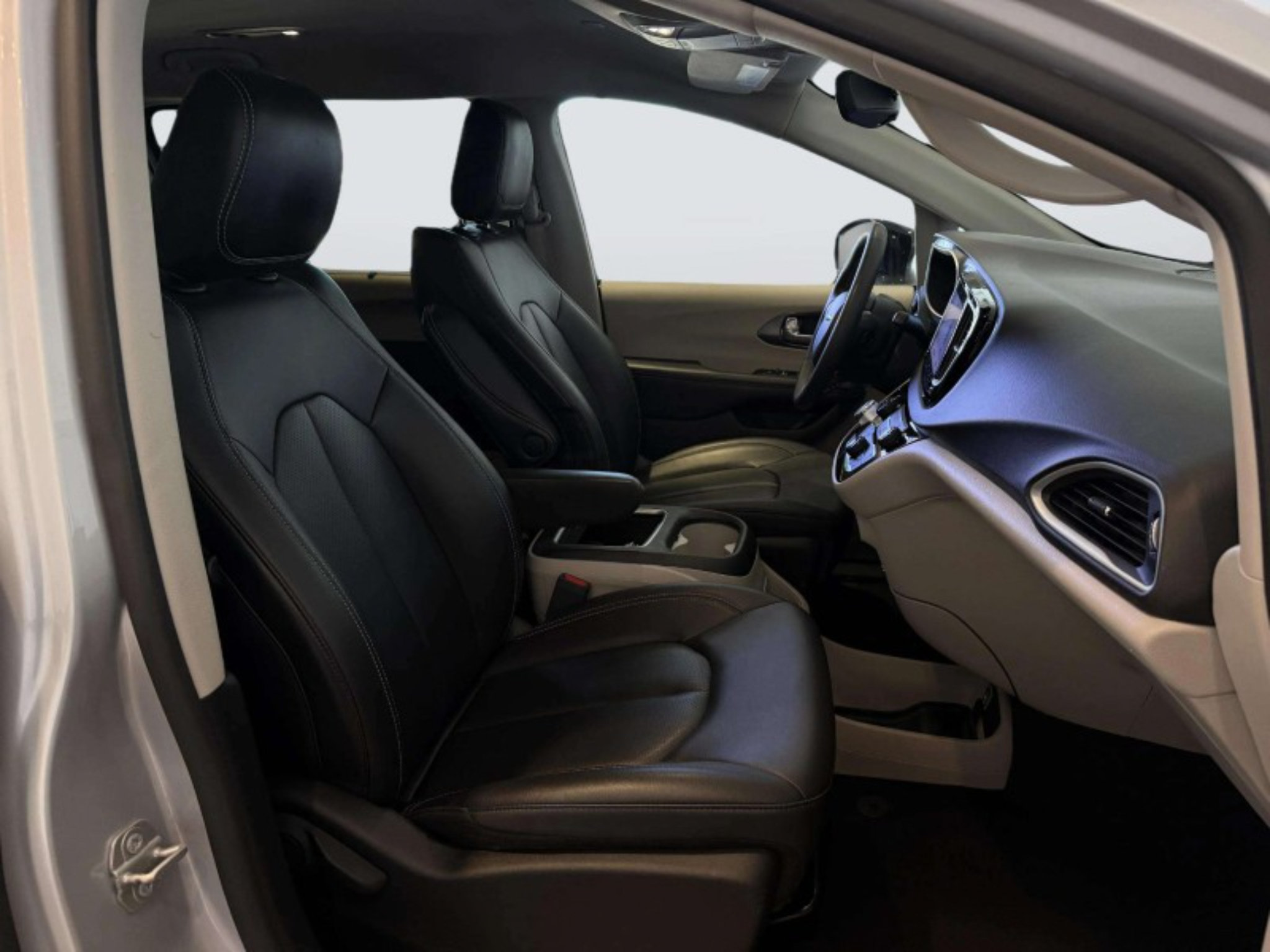 Used 2024 Chrysler Pacifica Touring-L FWD image 36