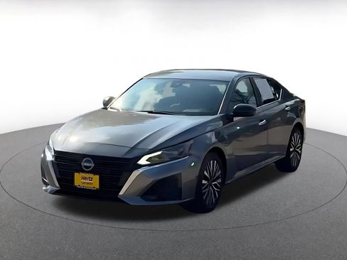 Used 2025 Nissan Altima 2.5 SV FWD image 7