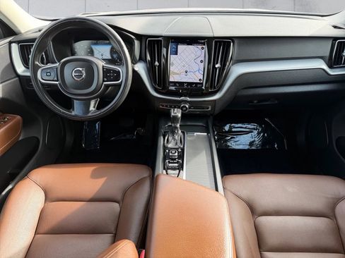 Used 2018 Volvo XC60 T6 Momentum w/ Convenience Package image 10