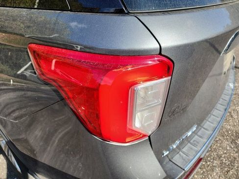 Used 2022 Ford Explorer Limited w/ Equipment Group 301A image 6