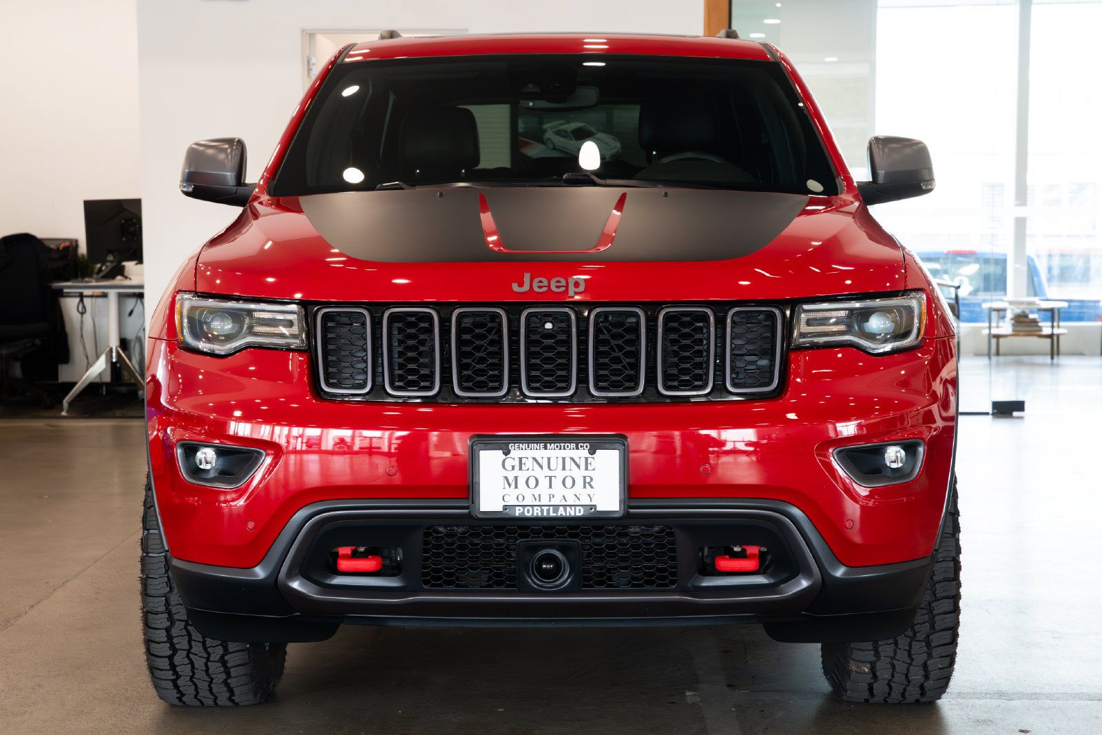 Used 2021 Jeep Grand Cherokee Trailhawk w/ Trailhawk Luxury Group AWD/4WD image 2