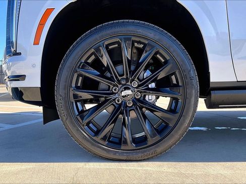 Used 2026 Cadillac Escalade Platinum Sport w/ LPO, ONYX Package image 12