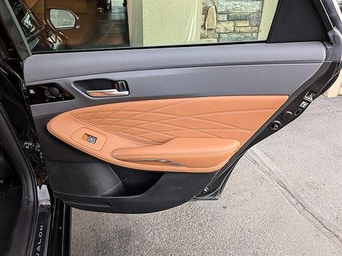 Used 2019 Toyota Avalon Limited FWD image 30