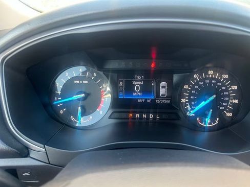 Used 2018 Ford Fusion SE FWD image 23