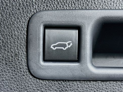 Used 2022 Toyota Highlander XLE FWD image 31