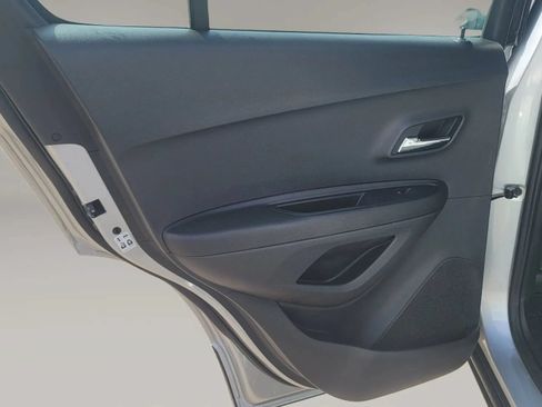 Used 2019 Chevrolet Trax LS FWD image 11