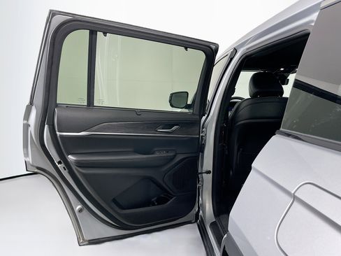 Used 2024 Jeep Grand Cherokee L Limited w/ Luxury Tech Group II image 27