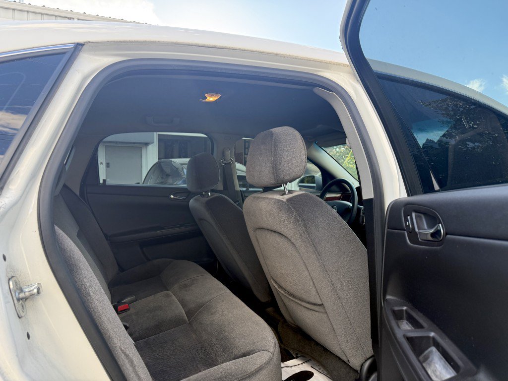 Used 2008 Chevrolet Impala LT FWD image 16