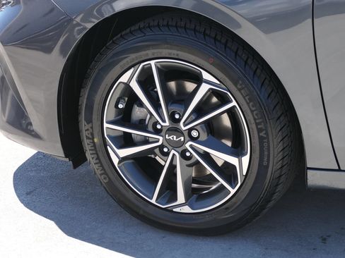 Used 2023 Kia Forte LXS FWD image 9