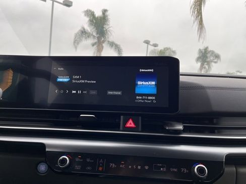 Used 2025 Kia Carnival image 12