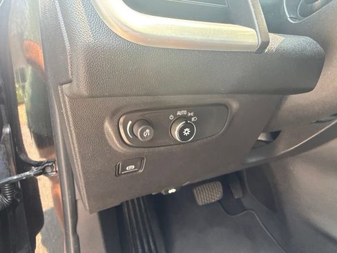 Used 2021 GMC Terrain SLE FWD image 21