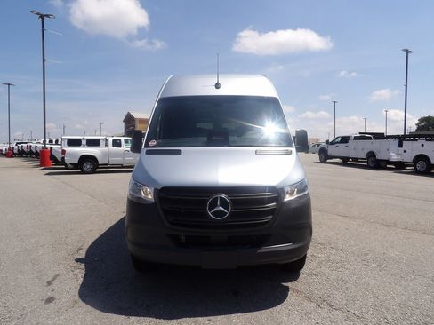 Used 2025 Mercedes-Benz Sprinter 2500 image 12