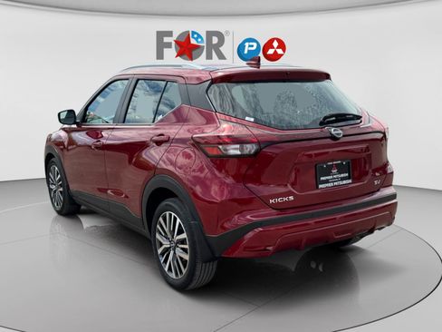 Used 2022 Nissan Kicks SV image 3