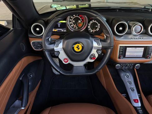 Used 2015 Ferrari California T image 36