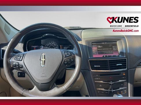 Used 2014 Lincoln MKT FWD image 25