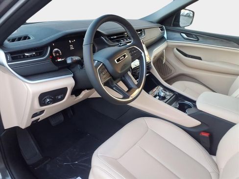 New 2025 Jeep Grand Cherokee L Limited w/ Trailer Tow Package image 11