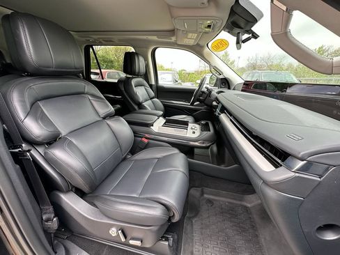 New 2025 Lincoln Navigator Reserve AWD/4WD image 23