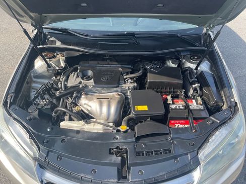 Used 2015 Toyota Camry SE w/ Moonroof Package image 10