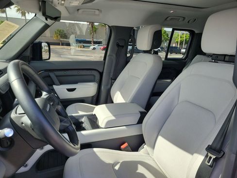 Used 2025 Land Rover Defender 130 S image 23