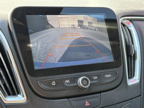 Used 2017 Chevrolet Malibu Hybrid w/ Leather Package image 9