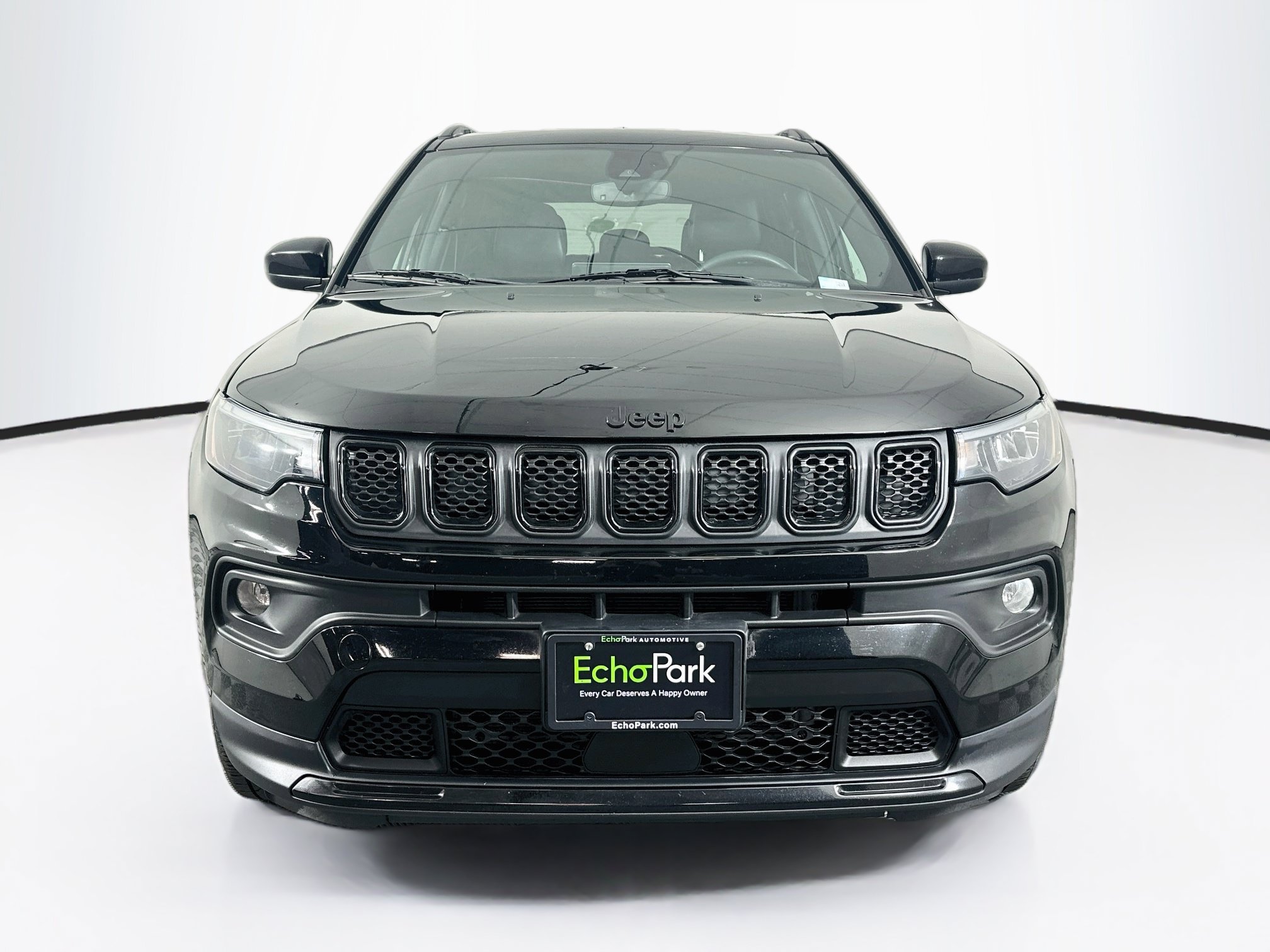 Used 2023 Jeep Compass Latitude w/ Sun and Sound Group AWD/4WD image 2