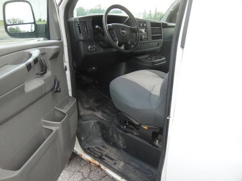 Used 2008 Chevrolet Express 1500 RWD image 12