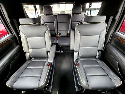 Used 2021 Chevrolet Suburban Premier image 28