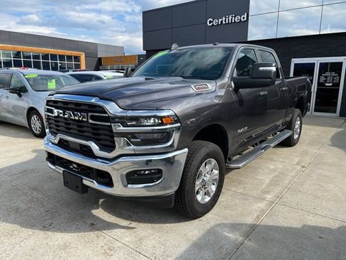 Used 2026 RAM 2500 Big Horn AWD/4WD image 3
