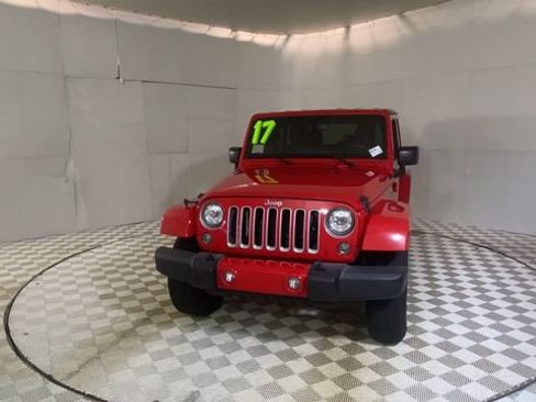 Used 2017 Jeep Wrangler Unlimited Sahara w/ Connectivity Group AWD/4WD image 7